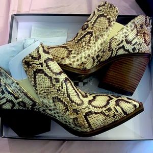 Vince Camino Leather Bootie